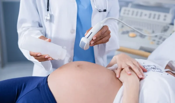 pregnant-woman-receiving-ultrasound-scan-stomach pregnant-woman-receiving-ultrasound-scan-stomach